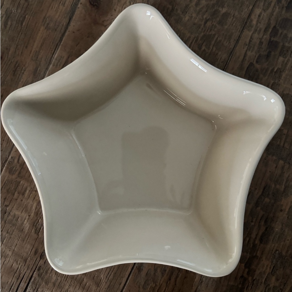 Longaberger Pottery Cream/Red Star-shaped Casserole Dish